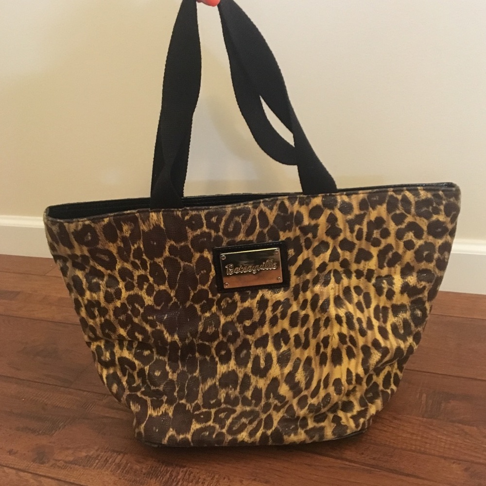 Betseyville Shoulder Bag